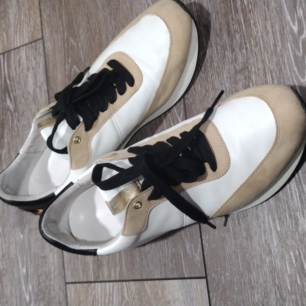 Banana Republic womens tan, white and animal print theme tennis shoes. Size 8.5